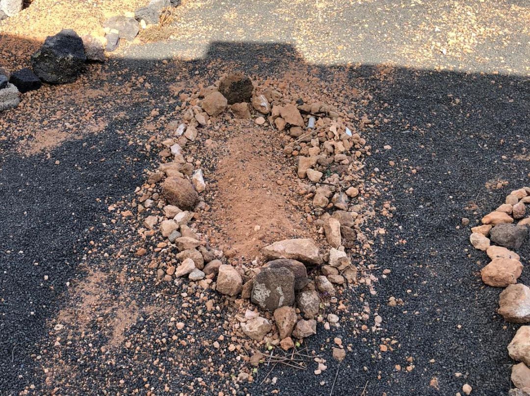 La tumba del pequeño Alhassan Bah en el cementerio de Teguise