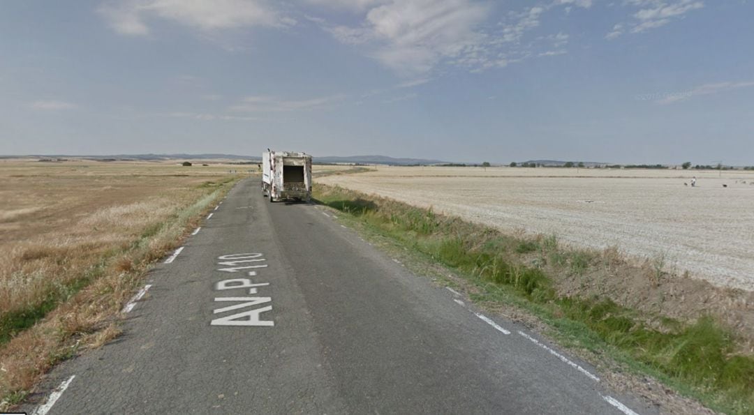 Carretera AV-P-110 a la salida de la localidad de Papatrigo