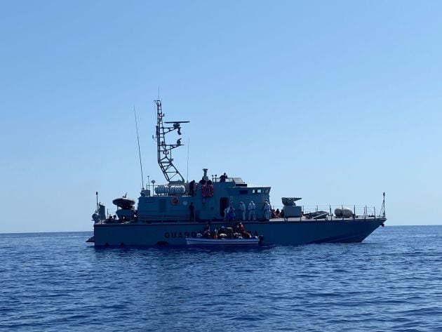 El barco Astral en el Mediterráneo Central.