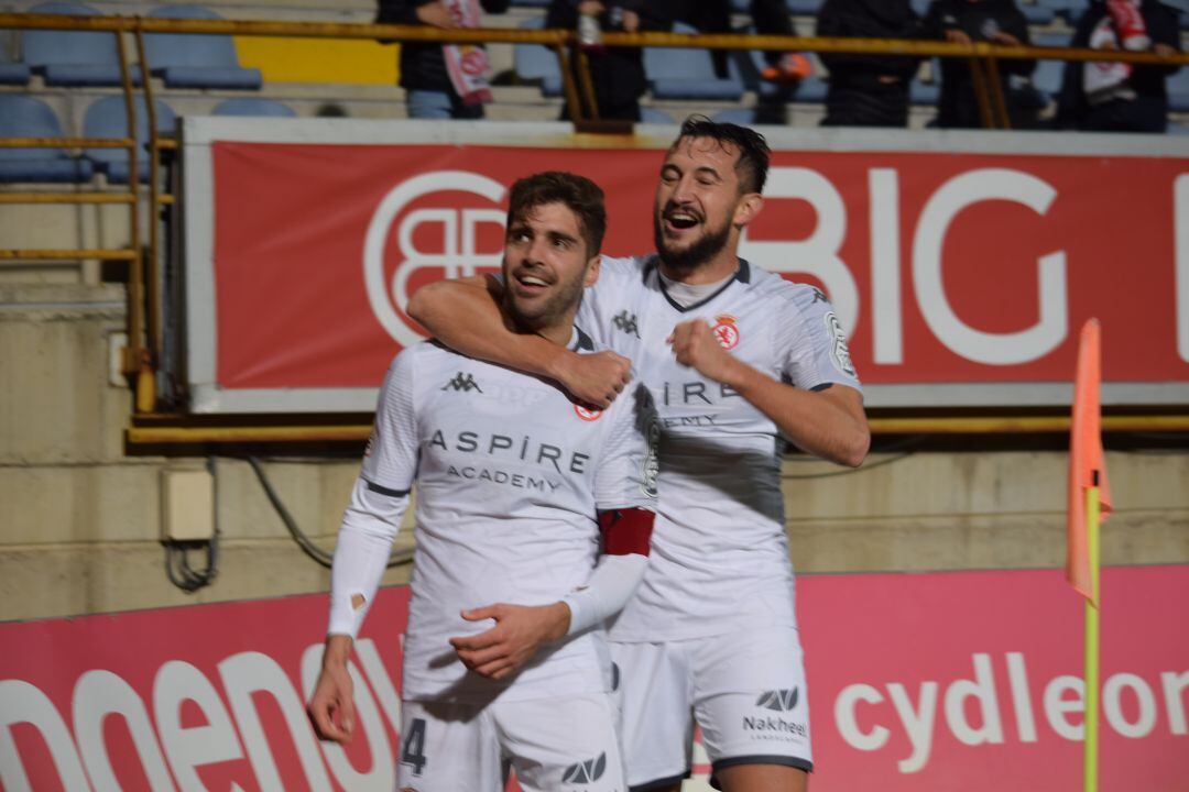 Iván González y Rodas celebran el único tanto en el casillero del capitán