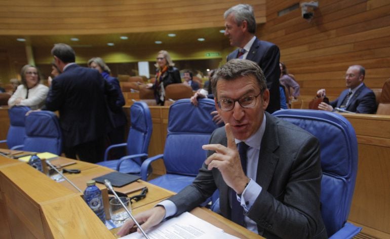 El presidente de la Xunta de Galicia en funciones, Alberto Núñez Feijóo, al inicio hoy del debate de investidura en el Parlamento gallego, donde solicita a la Cámara autonómica la confianza para ser investido de nuevo presidente tras su victoria electoral