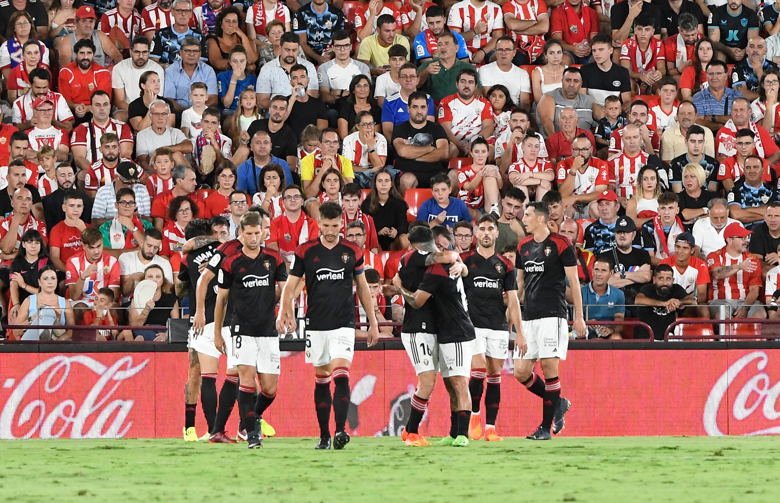 Los jugadores de Osasuna celebran el gol de Chimy Ávila en el Power Horse Stadium de Almería