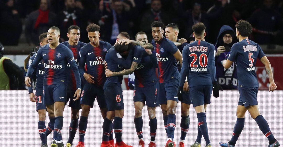 Los jugadores del PSG celebran un gol