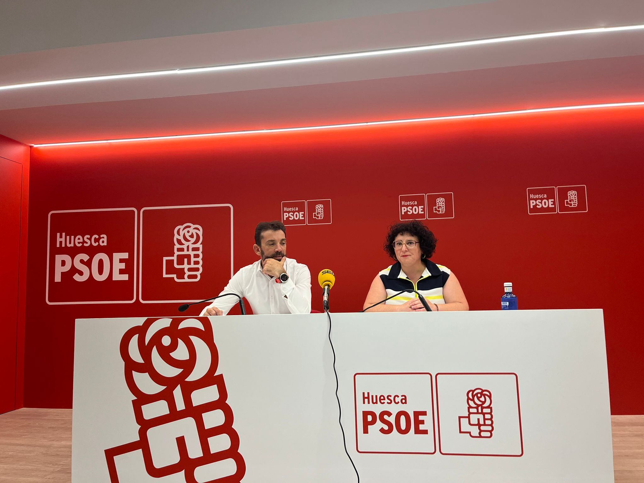 Enrique Pueyo y Gema Betorz en rueda de prensa