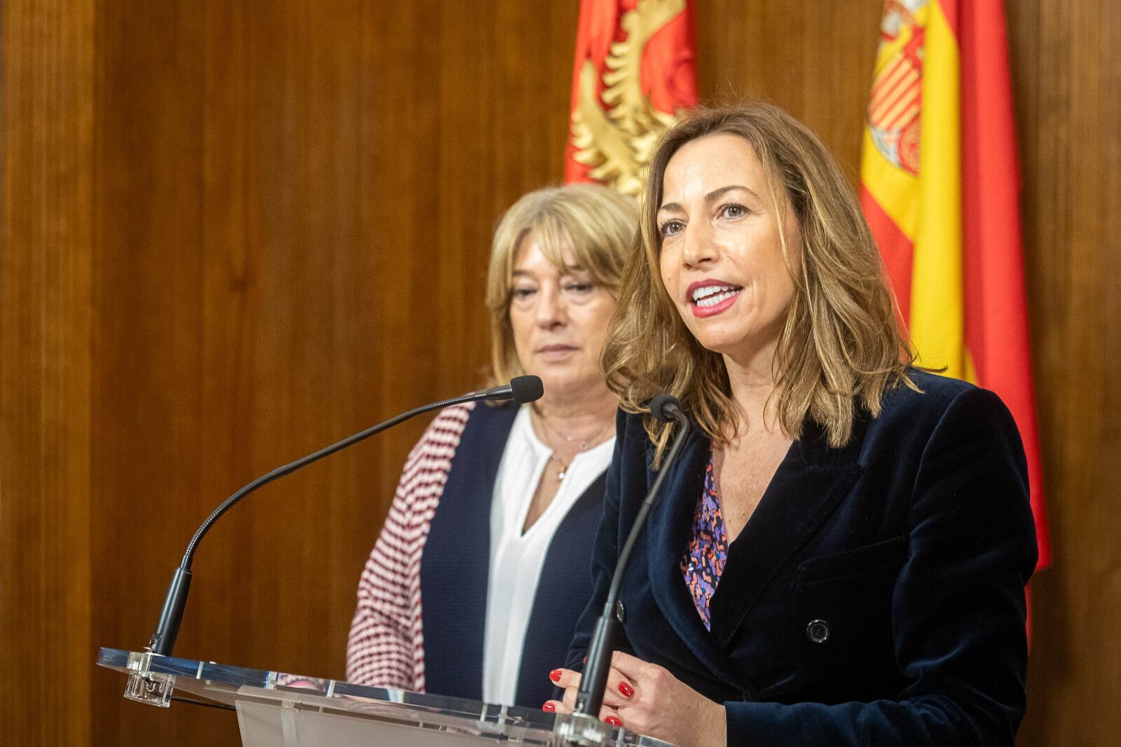 La alcaldesa de Zaragoza, Natalia Chueca, antes de la reunión con técnicos de la Real Federación Española de Fútbol