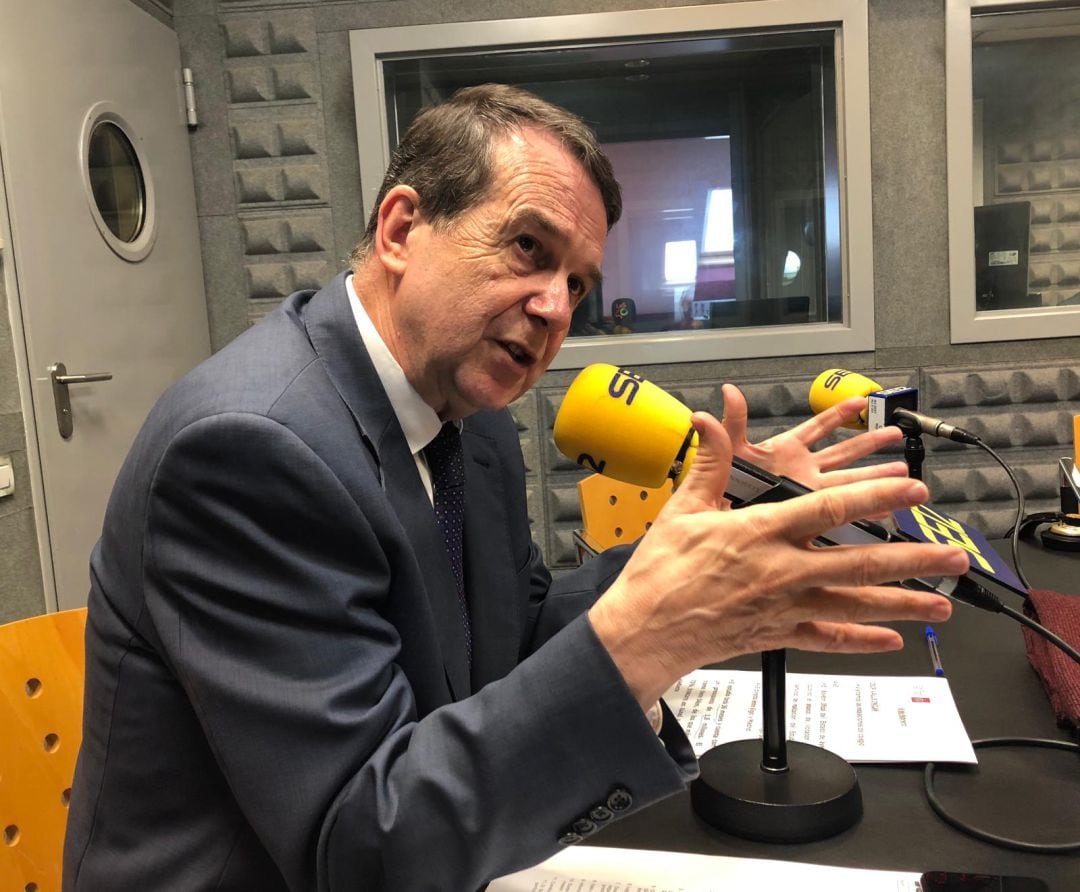 El alcalde de Vigo en los estudios de Radio Vigo