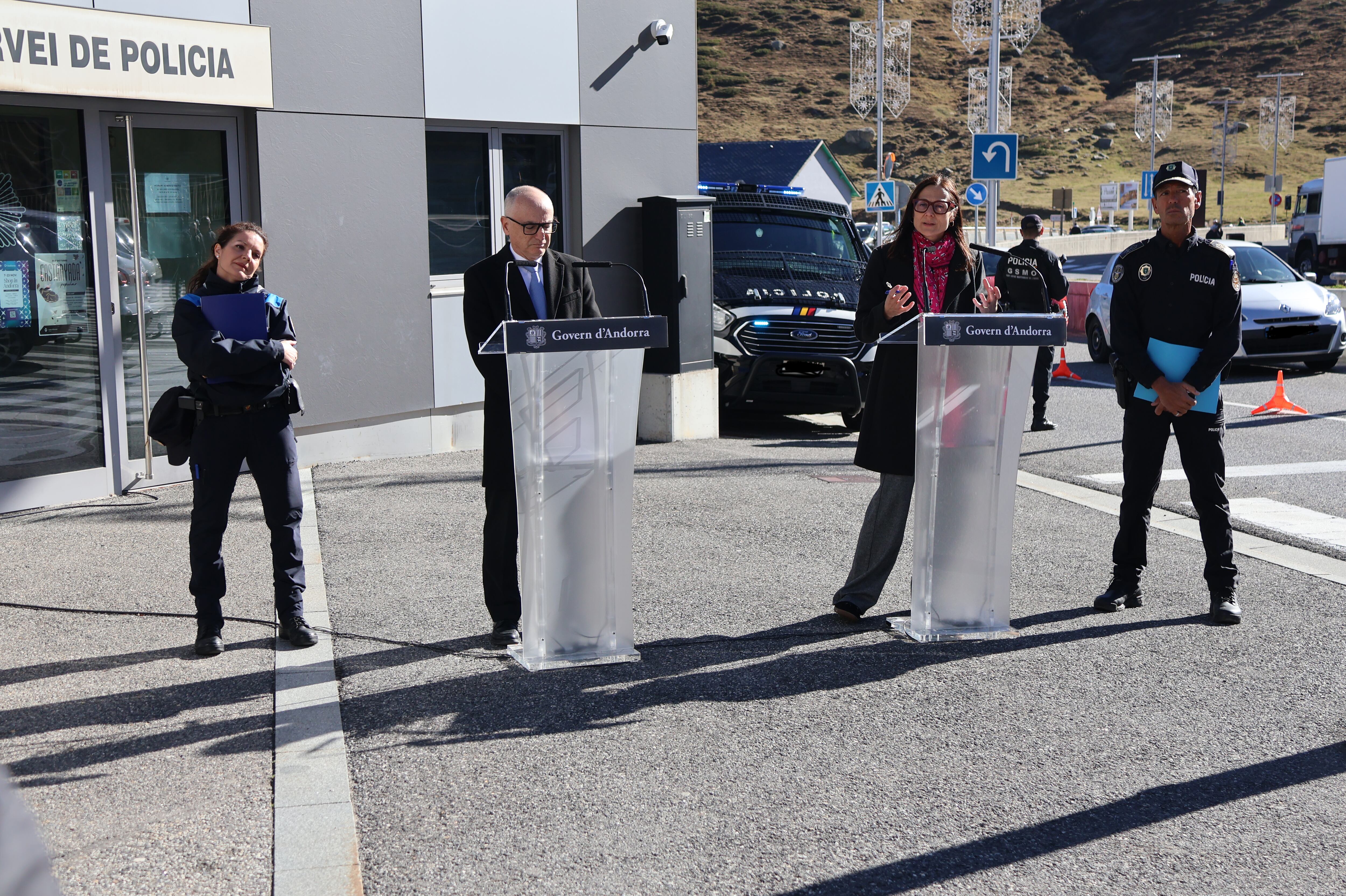Els ministres Ester Molné i Ramon Lladós presenten al Pas de la Casa el pla de xoc contra el contraban de tabac