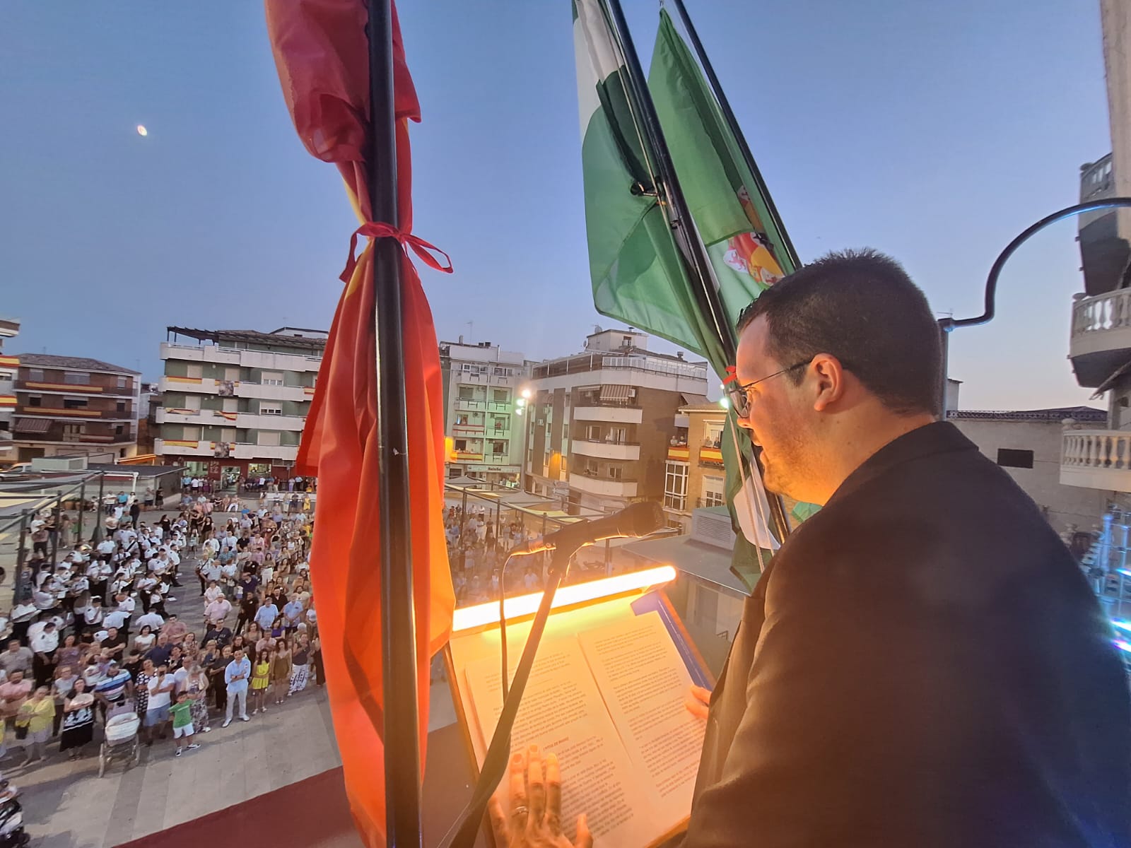 El pregonero de las fiestas de Bailén, Guillermo Lerma, durante su intervención.