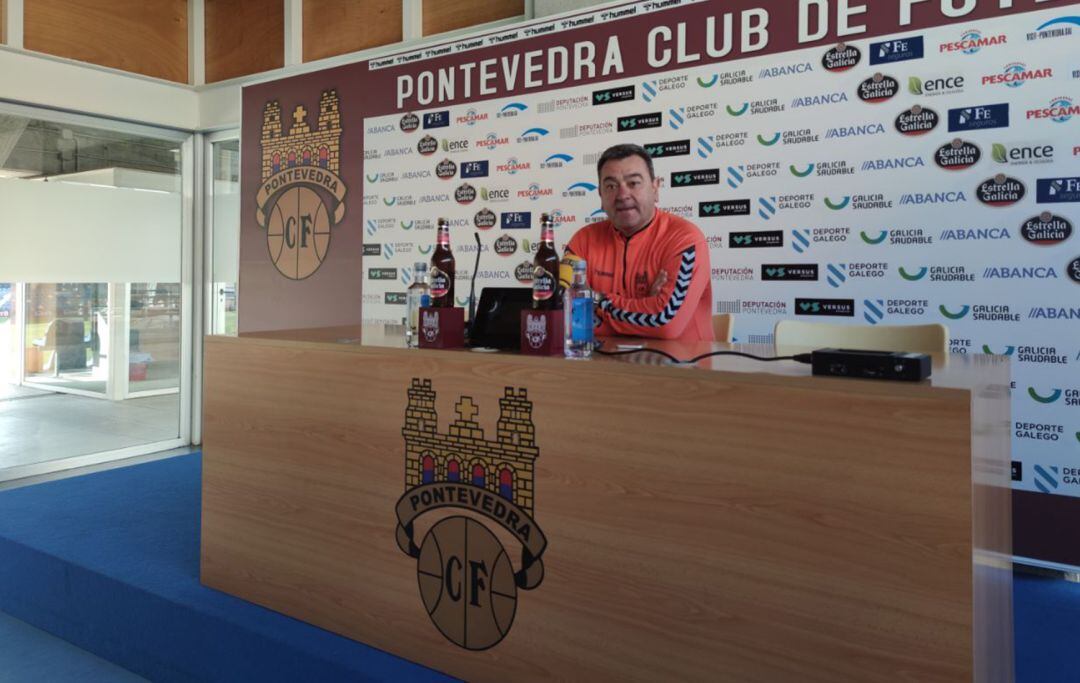 Carlos Pouso durante una rueda de prensa en Pasarón