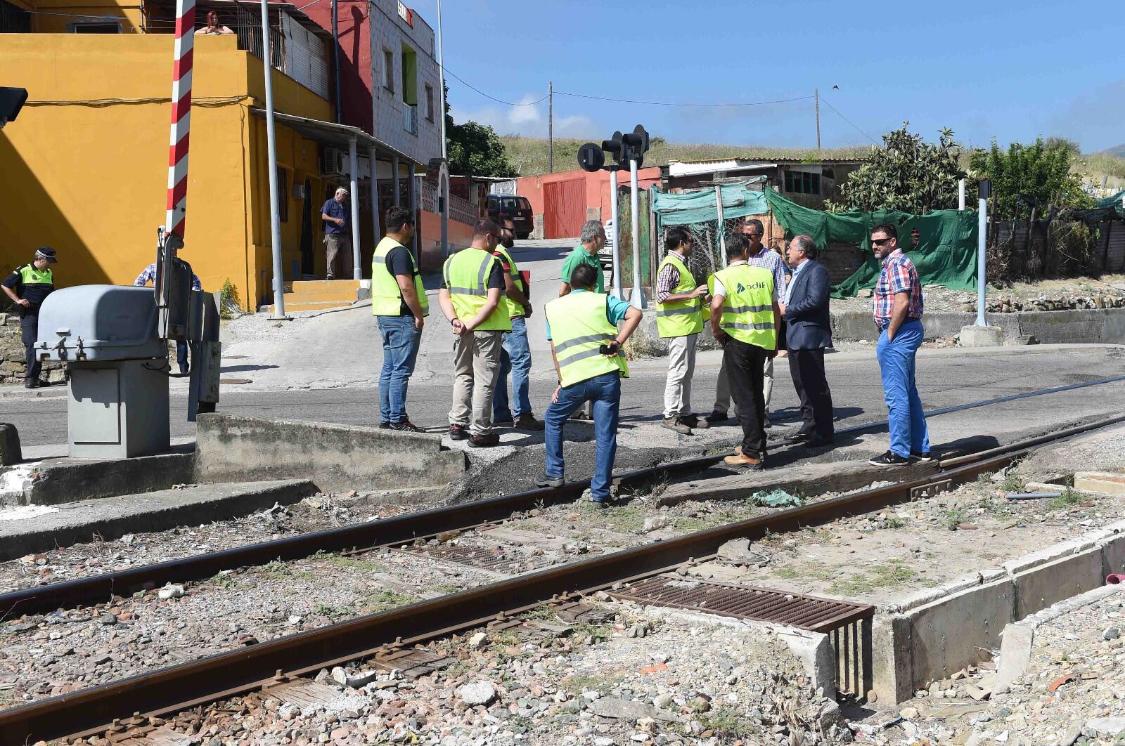 Visita al paso a nivel de La Perlita