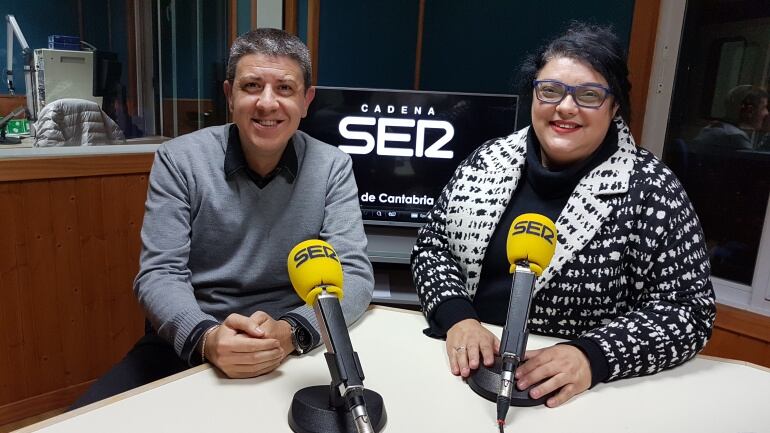 Paco Sierra y Olga Agüero, en el estudio de la Ventana de Cantabria