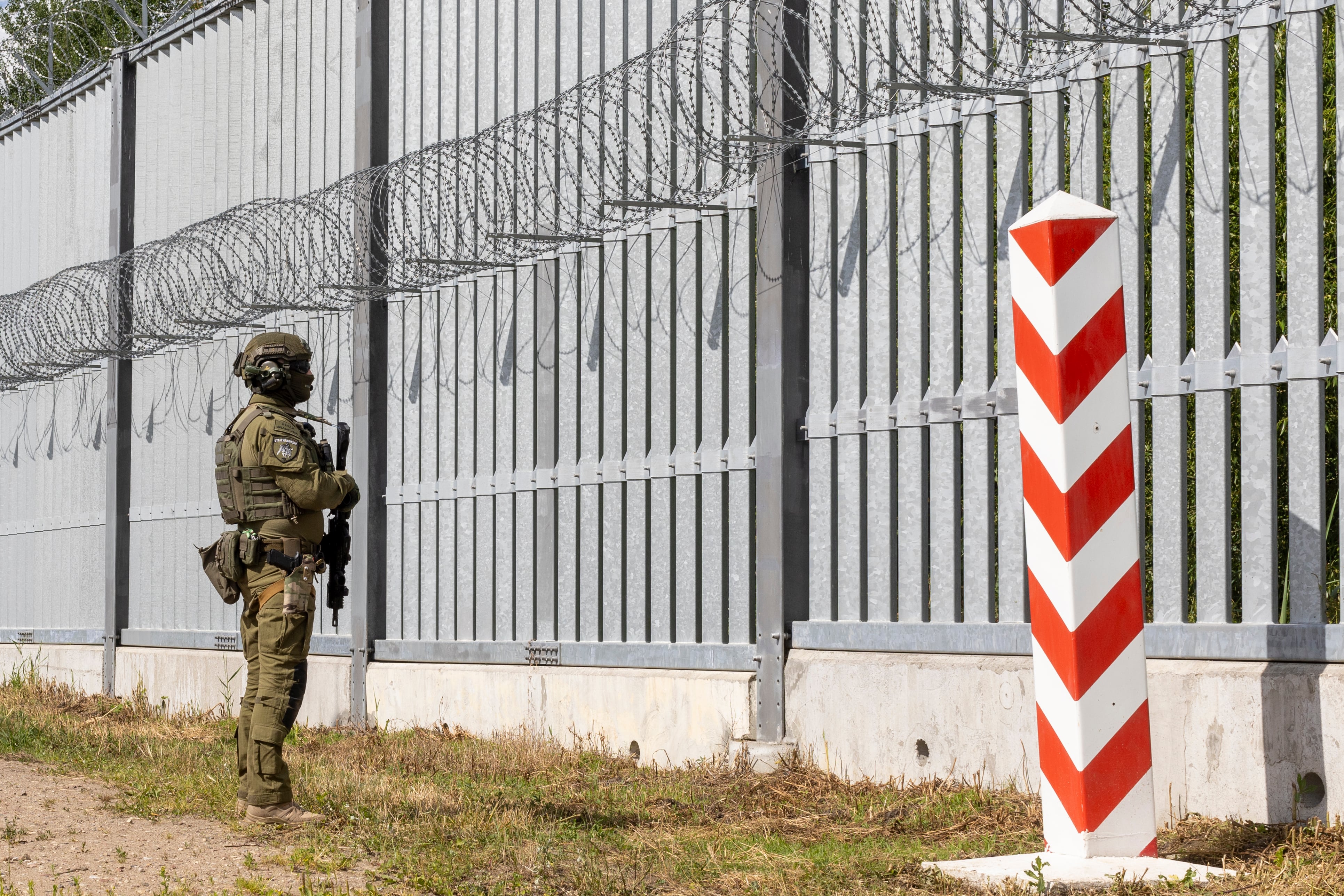 Un soldado polaco destinado en la frontera con Bielorrusia el pasado mes de julio