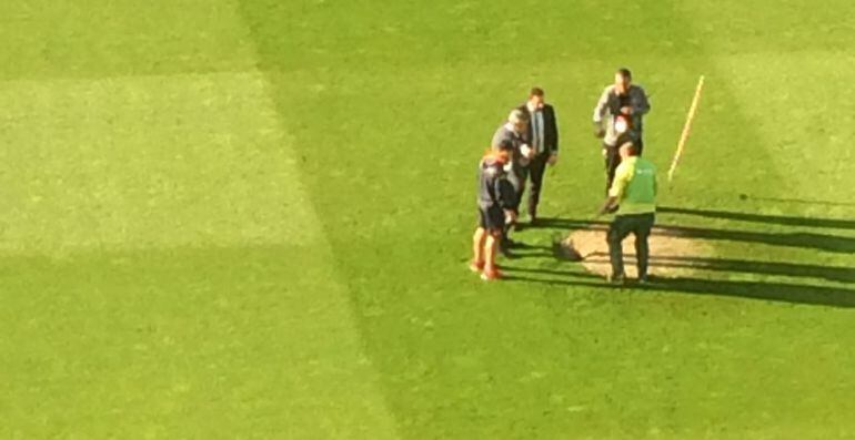 Agujero ocasionado en el césped de Balaídos tras reventar una tubería