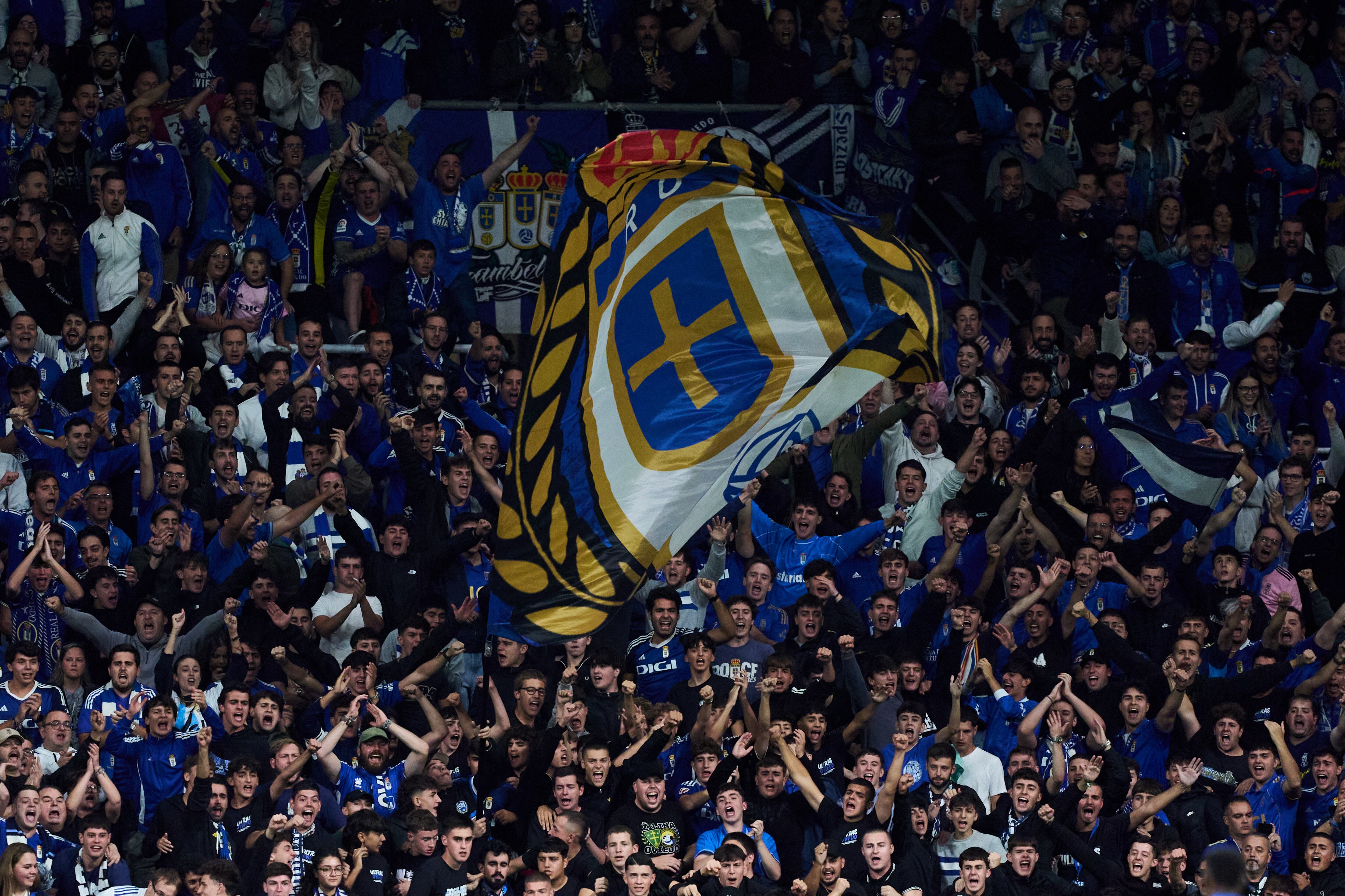 Imagen de archivo de aficionados del Real Oviedo en el Carlos Tartiere