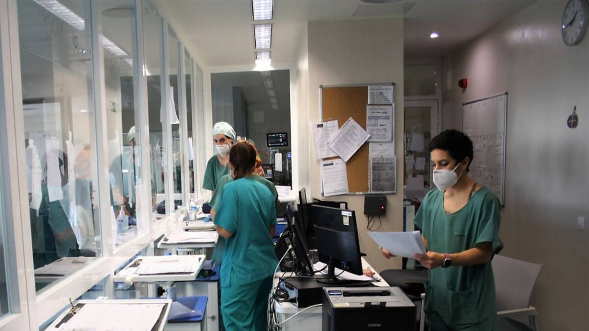 Las UCI de Granada, al límite: el Virgen de las Nieves utiliza Reanimación y ubica respiradores en más lugares