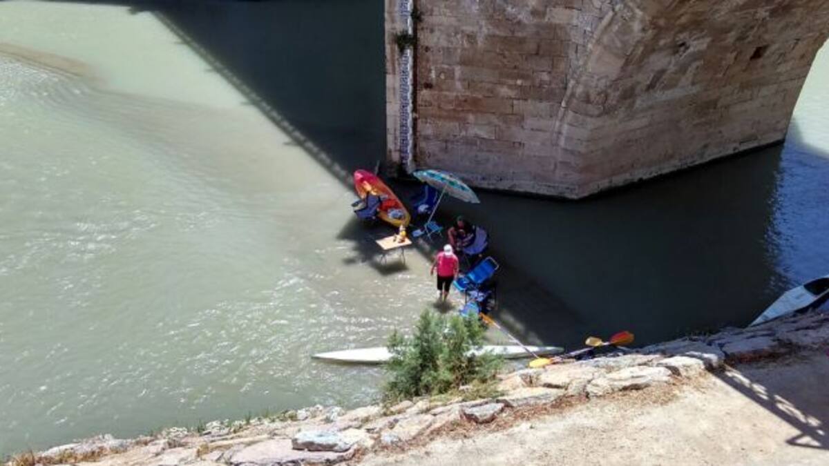 Minipuerto bajo el puente