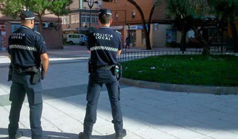 Dos Policías Locales de Getafe vigilando las calles