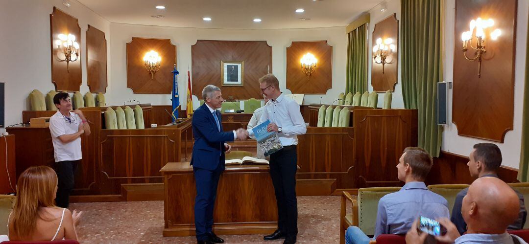 Recepción en el Ayuntamiento de Oliva. 