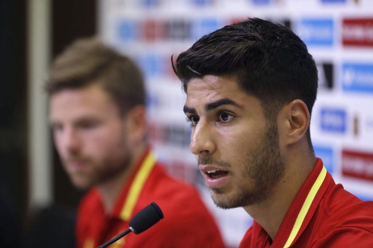 Marco Asensio responde a los periodistas