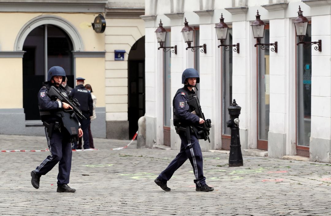 Policía en Viena tras los ataques. 