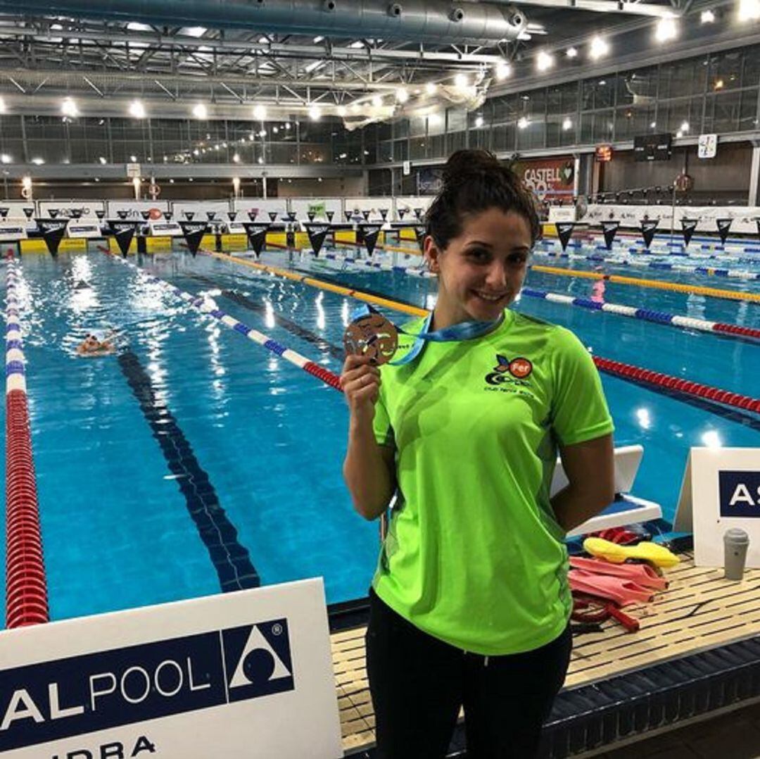 Alba Herrero logra la primera medalla para la natación alicantina