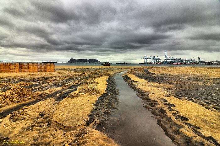 Playa del Rinconcillo tras las lluvias