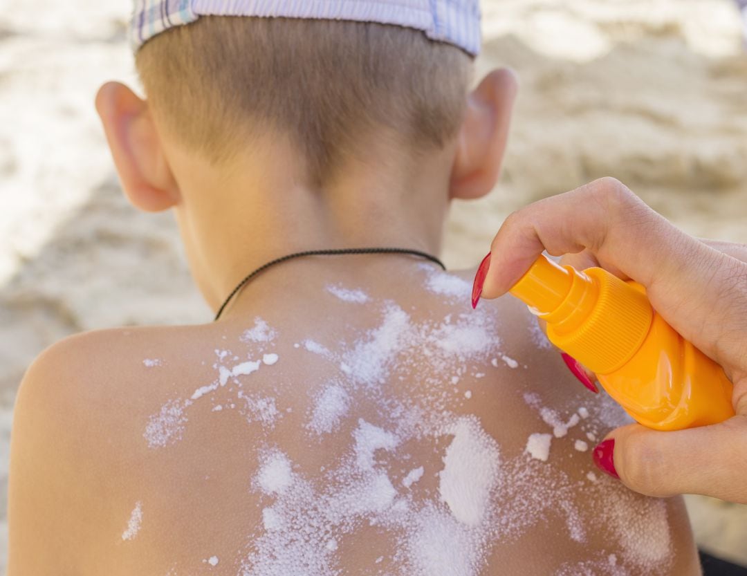 La OCU alerta de sustancias cancerígenas en algunas cremas infantiles. 