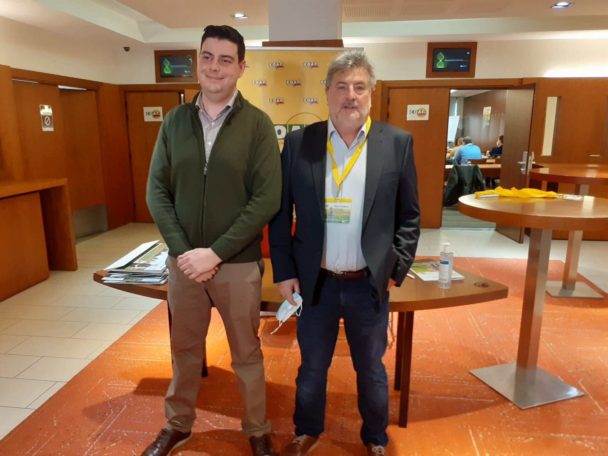 Alberto Duque, a la izquierda de la imagen acompañado del nuevo responsable de COAG en Valladolid