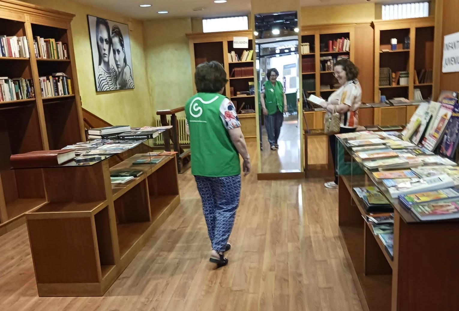 Mercadillo de libros solidario de la AECC en Huesca