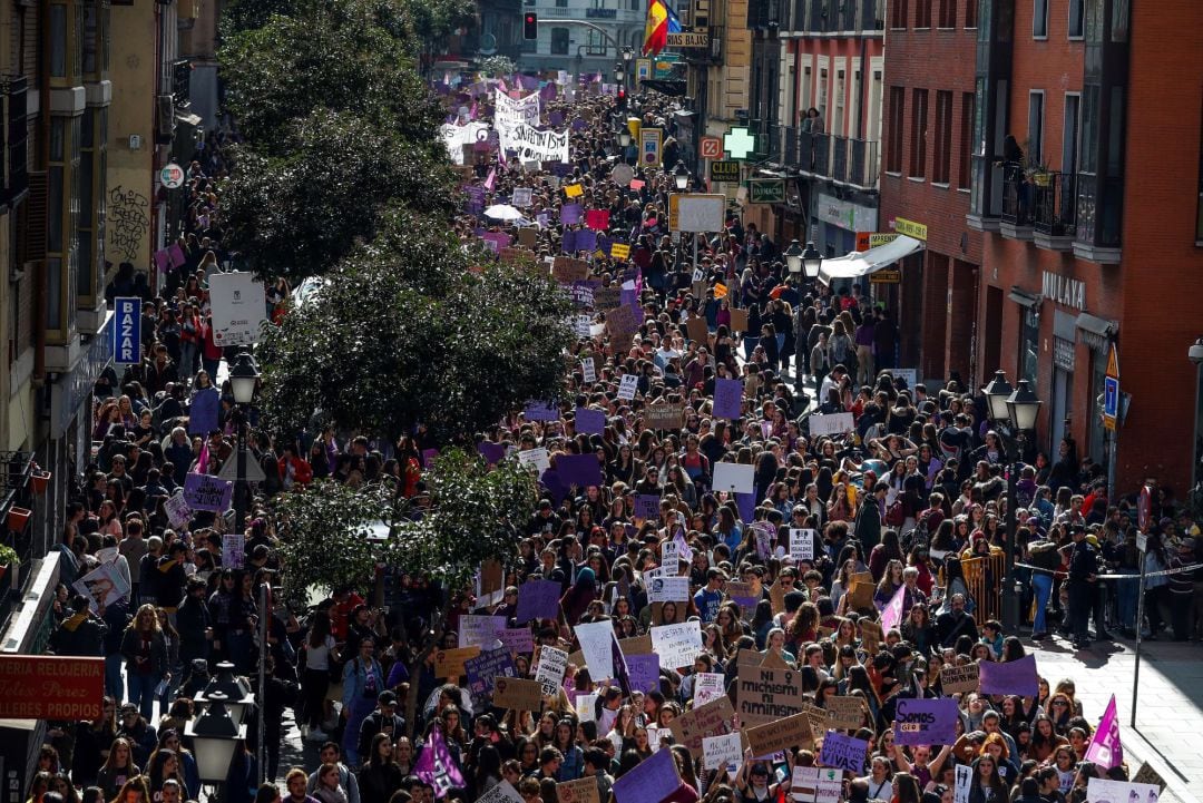 El Sindicato de Estudiantes se concentra en la Puerta del sol y valorar las primeras horas de la huelga estudiantil-feminista convocada con motivo del Día de la Mujer. 