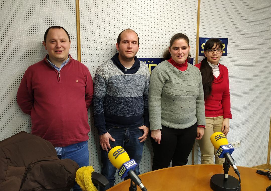 De izquierda a derecha los tertulianos Pedro José, Aitor, Nazaret y Montse