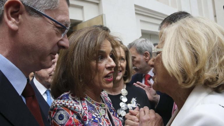 Alberto Ruiz-Gallardón y Ana Botella, en un acto junto a Manuela Carmena