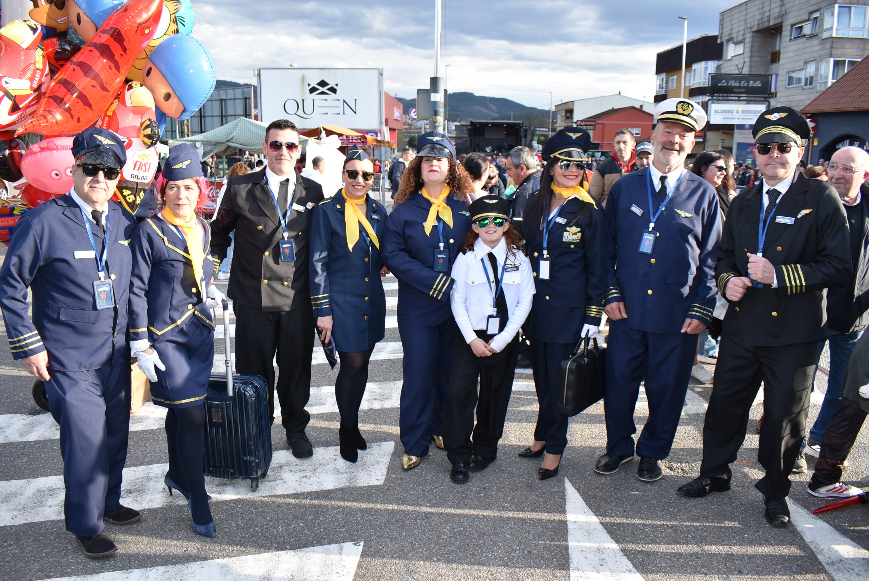 Representantes del gobierno local de Mos disfrazados durante el Entroido