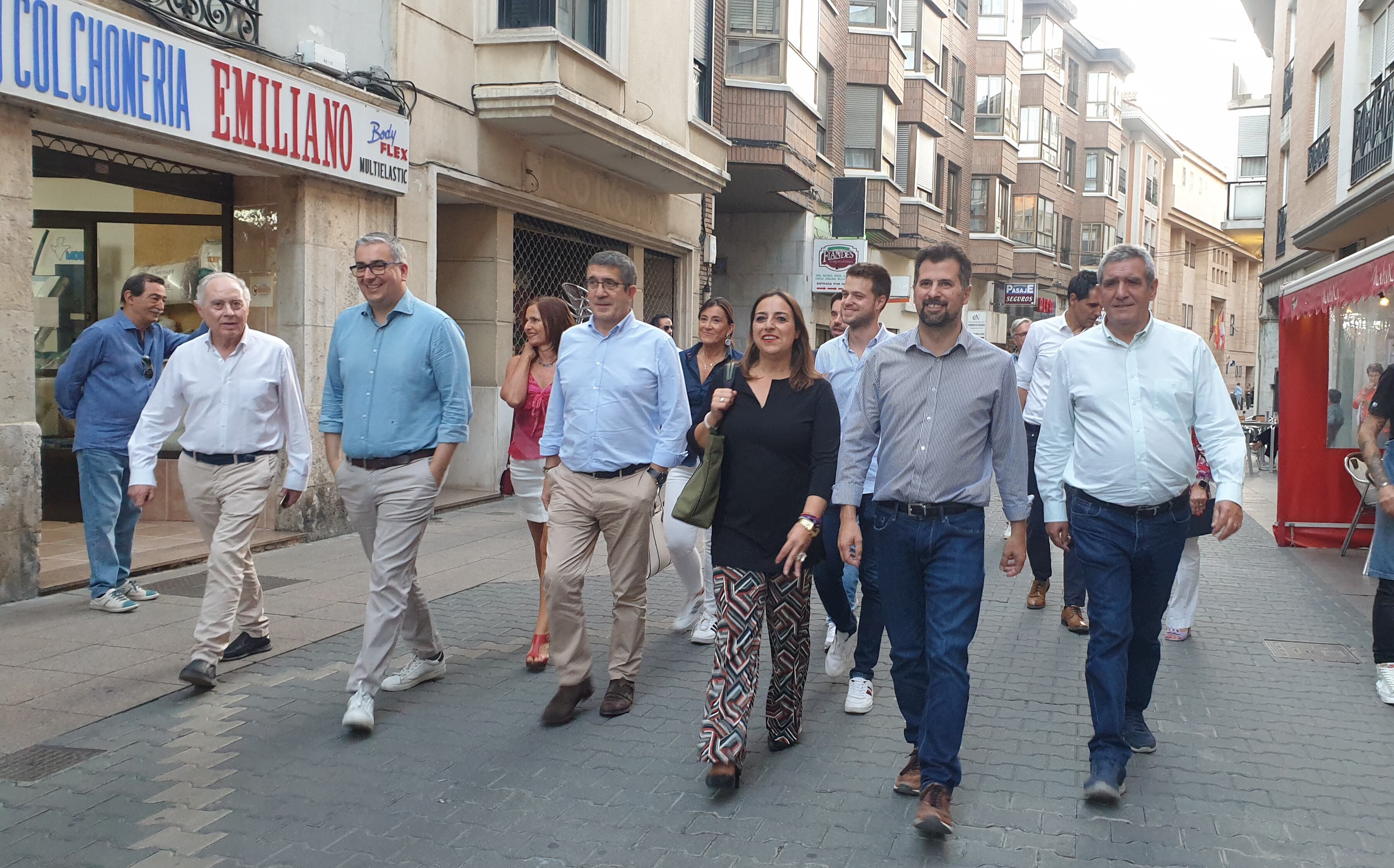 Patxi López, portavoz del PSOE en el Congreso, ha acompañado a los socialistas palentinos en la inauguración de su nueva sede