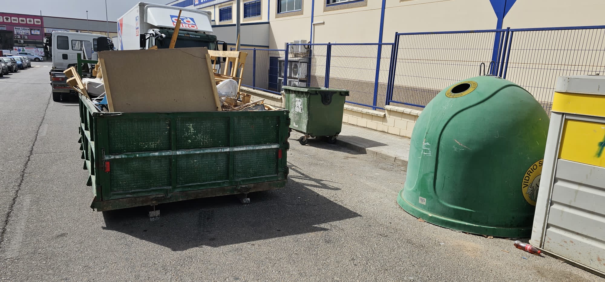 Recogida de residuos en el polígono industrial de Úbeda