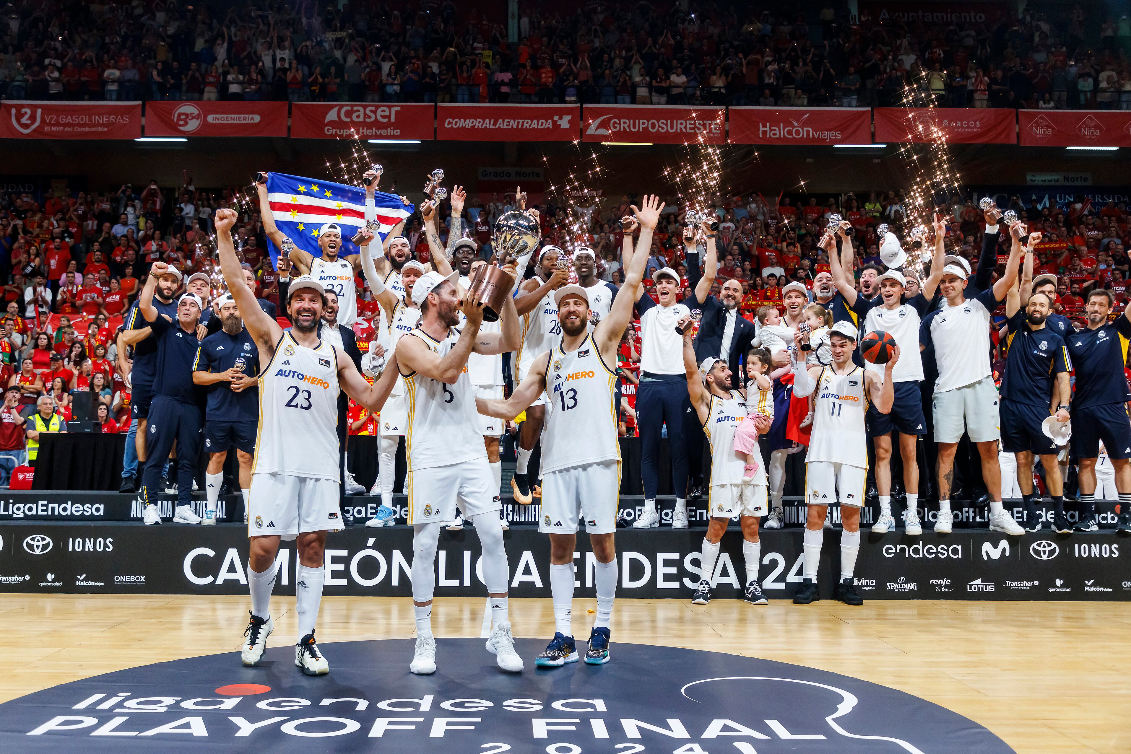 ¡El Real Madrid vence a UCAM Murcia y es campeón de la Liga Endesa! (Foto: Liga Endesa).