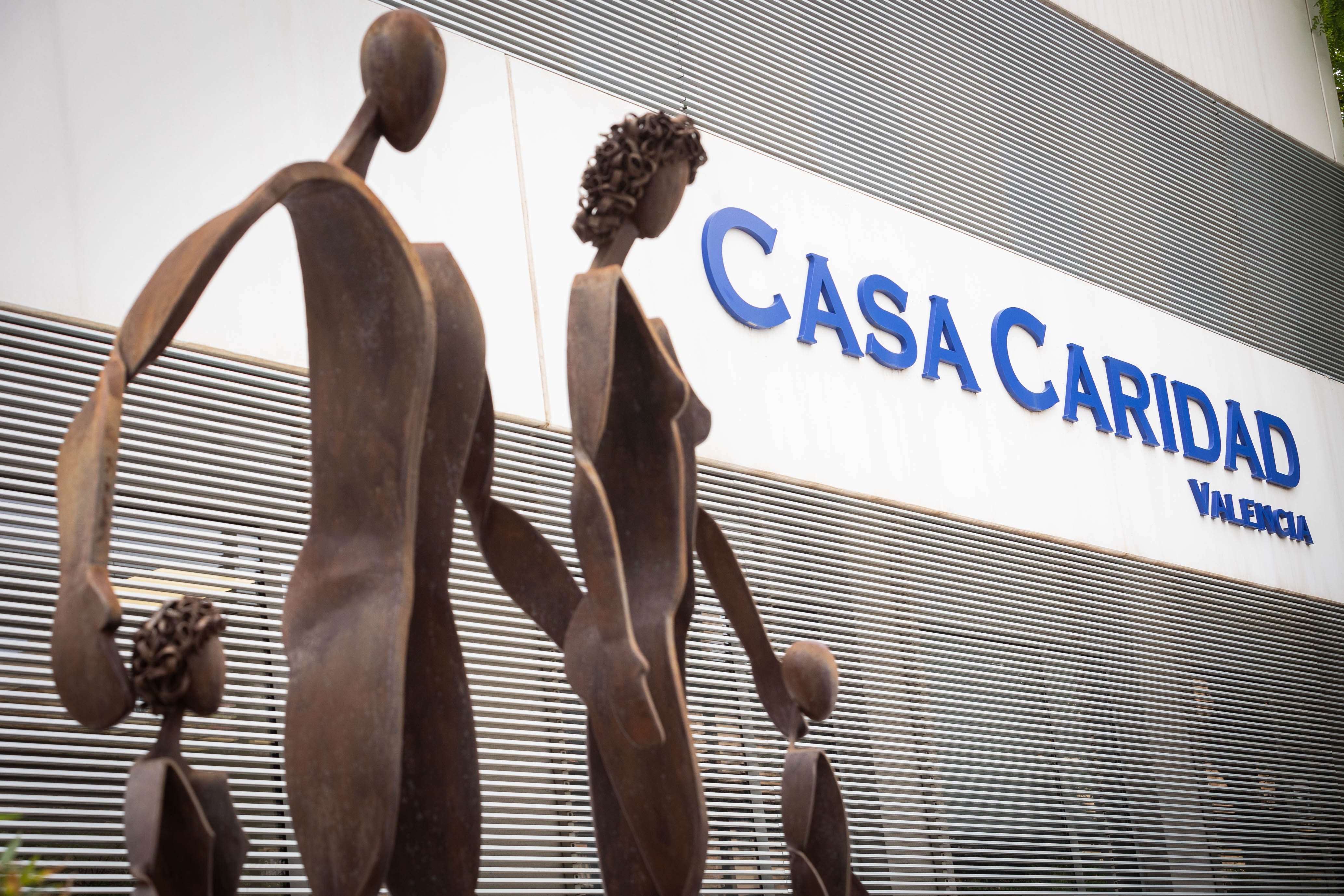 Fachada del centro de Casa Caridad en València