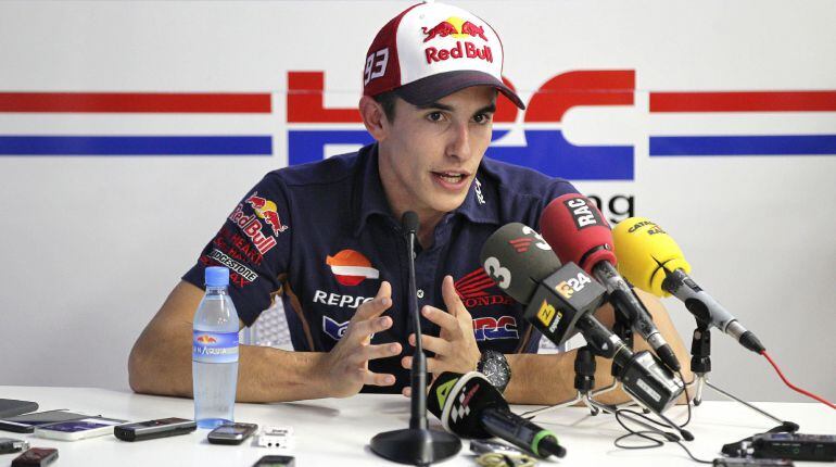 El piloto español Mar Márquez en rueda de prensa