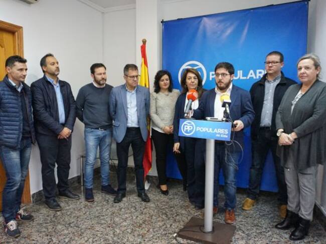 Representantes del PP comarcal en la sede de Elda