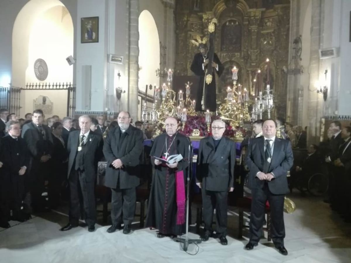 Un viacrucis claustral pleno de solemnidad y recogimiento
