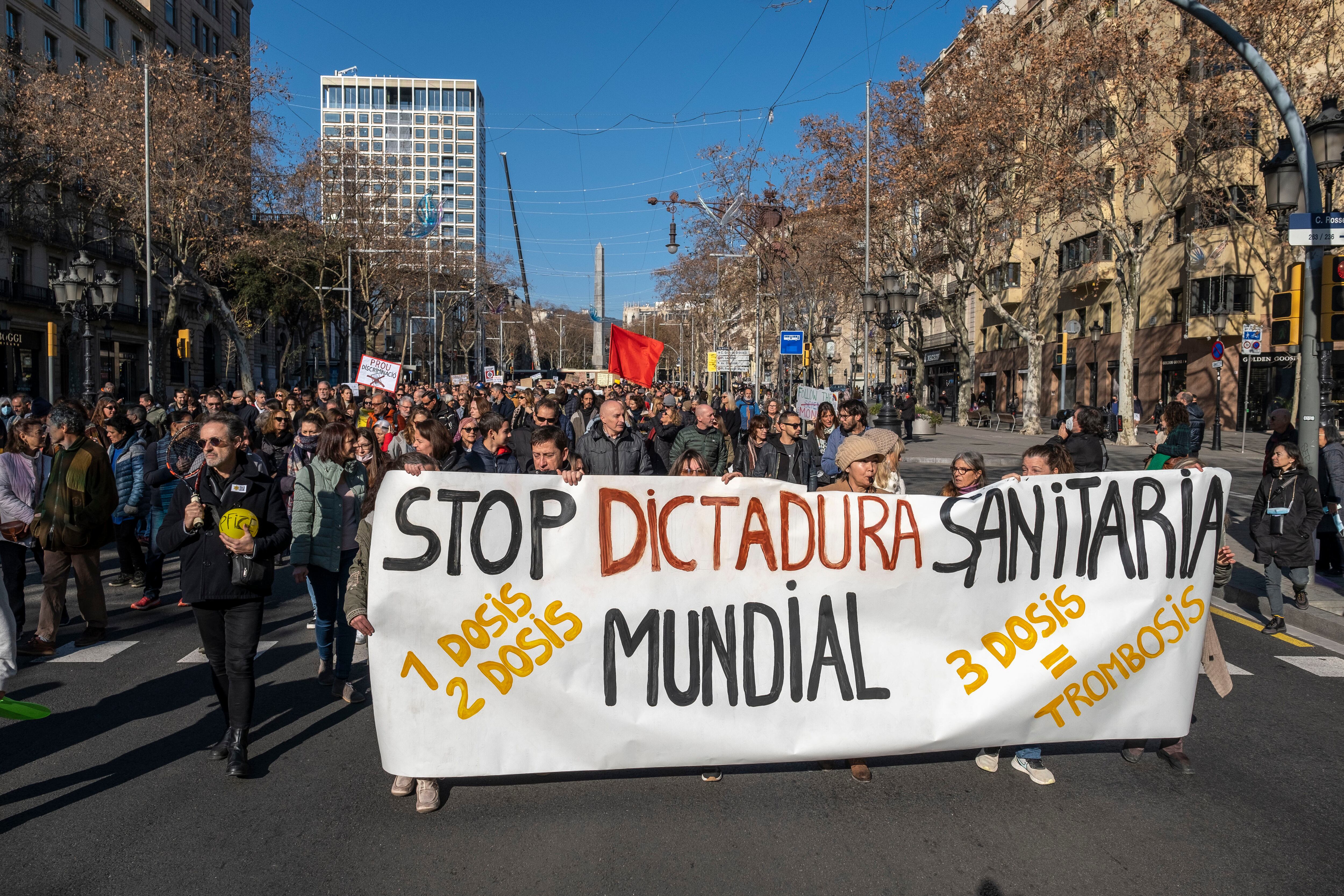 Manifestantes contra la COVID en Barcelona