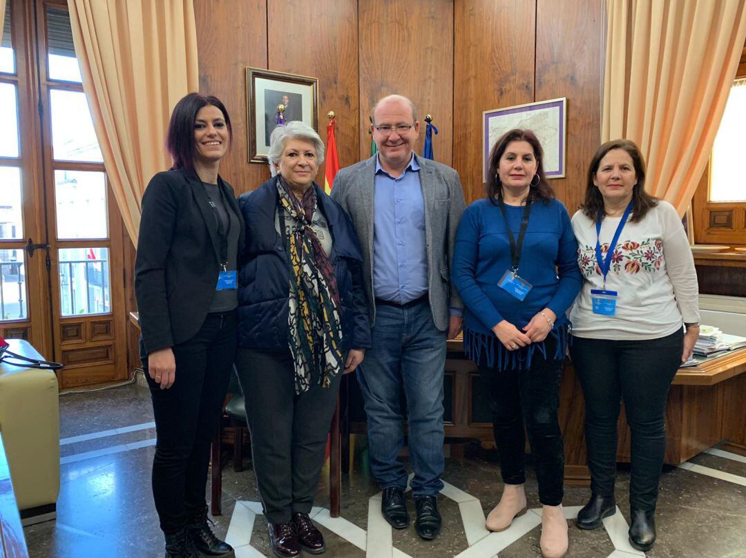 La junta directiva de la asociación en su reunión con Javier Márquez.