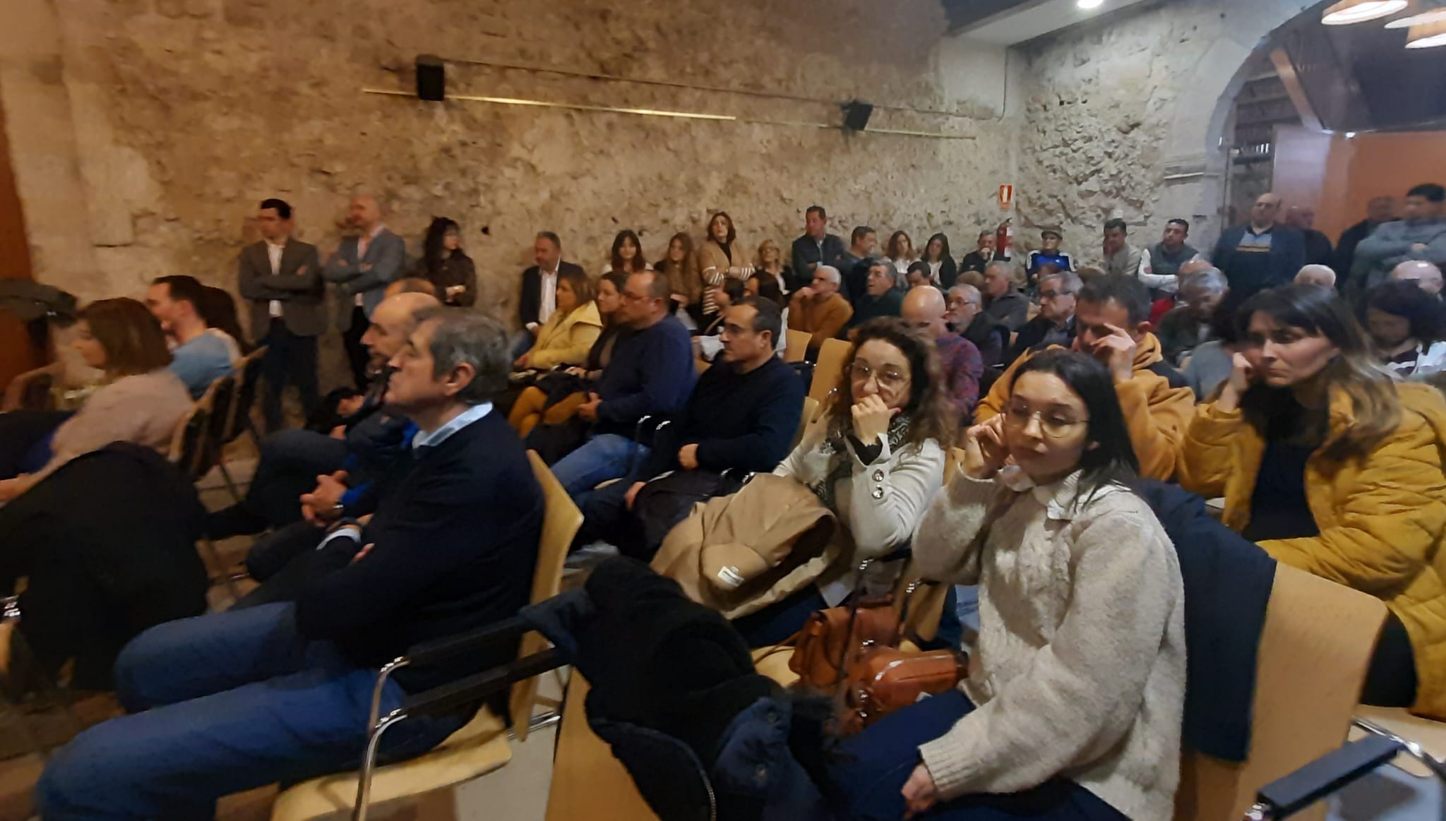 Público asistente a la presentación de la candidatura del PP en Cuéllar