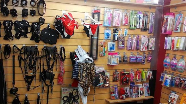 Roban 600 juguetes eróticos en un sex shop de Almería capital.