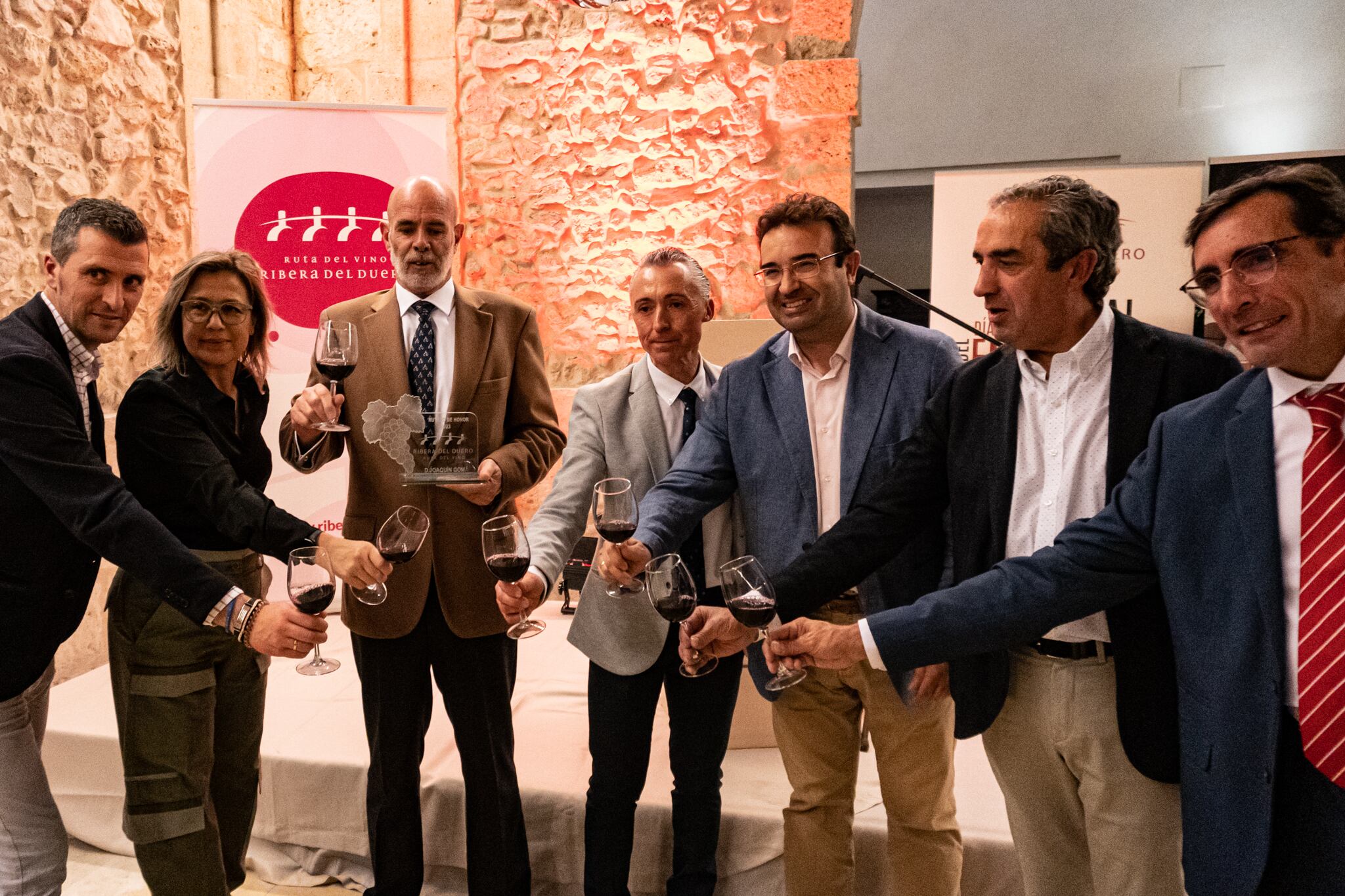 Brindis en la clausura de la programación del Mes del Enoturismo