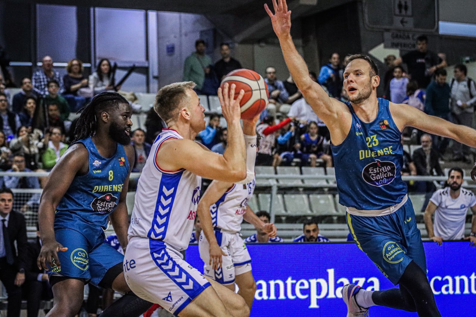 Mindaugas Kazinas, en el partido de la temporada pasada ante el HLA Alicante. Foto: COB