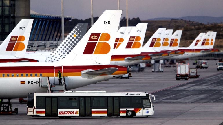 DVD 597 06-02-13 Aviones de Iberia en la Terminal T-4 del aeropuerto de Madrid Barajas. © Uly MArtín