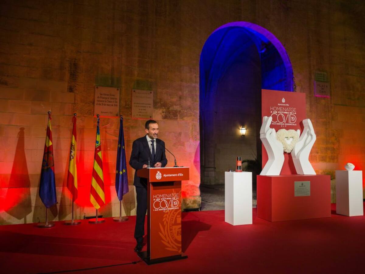 Emotivo homenaje a las víctimas de la pandemia en Elche
