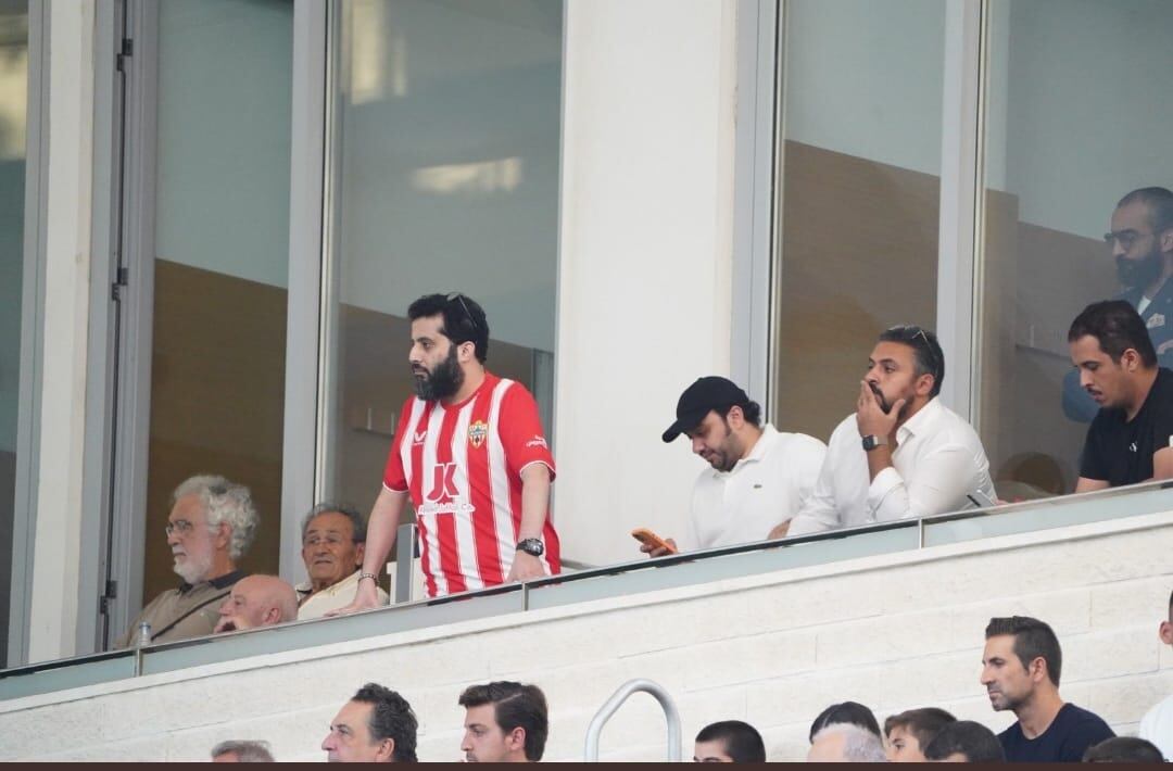 Foto que ha subido Turki esta madrugada en el palco del Martínez Valero.