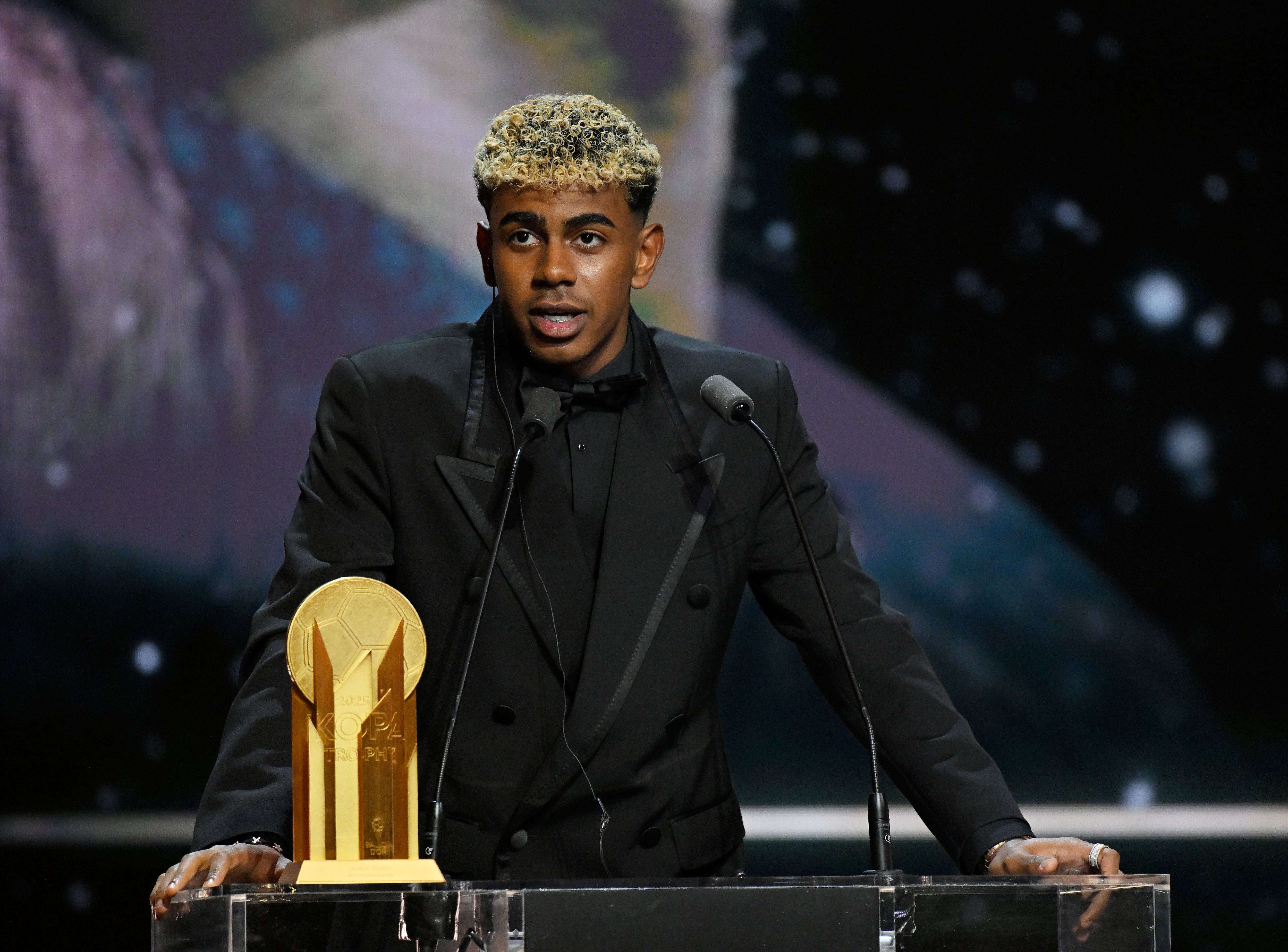 Lamine Yamal recibe su segundo premio Kopa